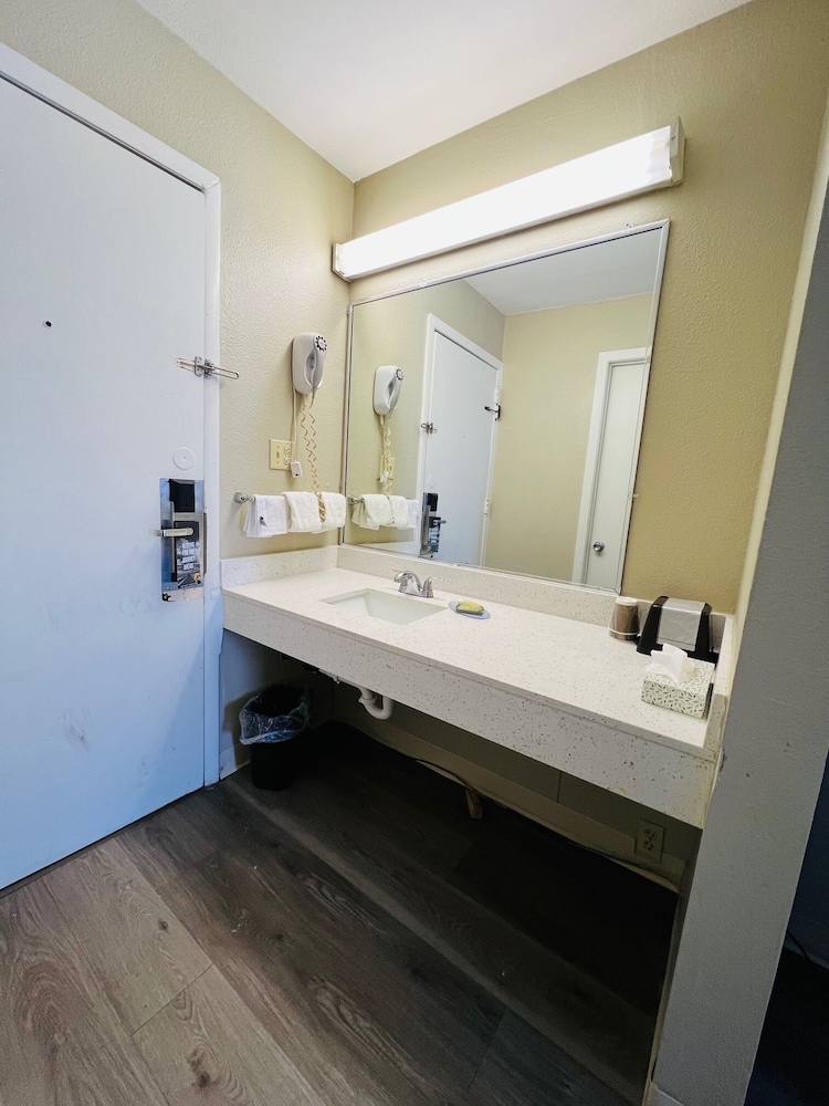 Travelodge by Wyndham Carlisle North - photo 11