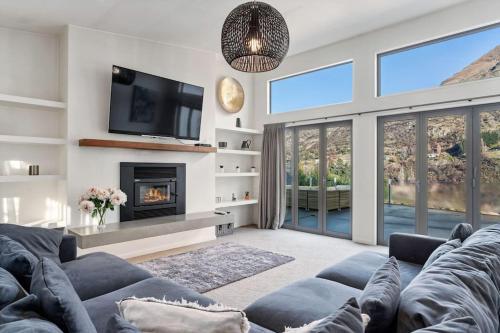 Huge & Stylish on Shotover 4 Bedrooms in Queenstown, New Zealand