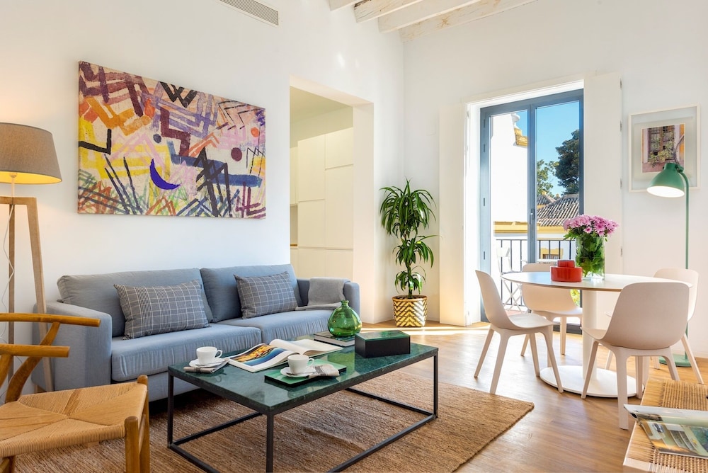 Beautiful 2 Bd Apart With View to Plaza Santa Cruz Santa Teresa V — 4-Star Luxury Hotel in Sevilla, Spain