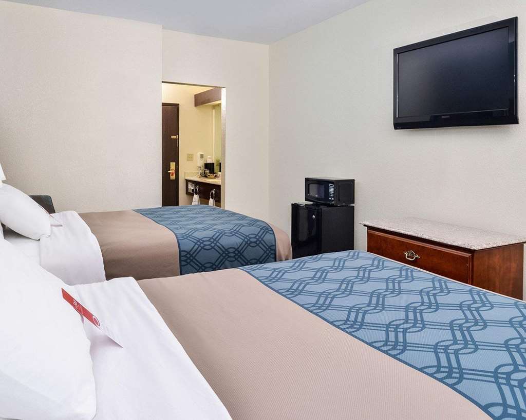 Econo Lodge Inn & Suites Shelbyville - photo 18