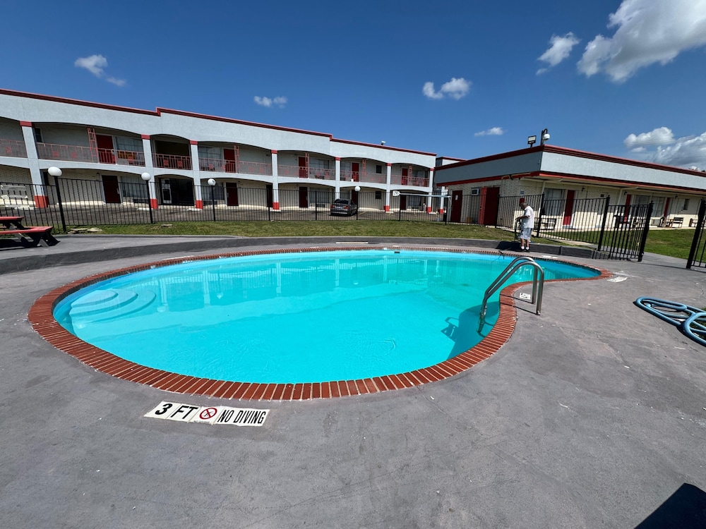 River Forest Inn - photo 17