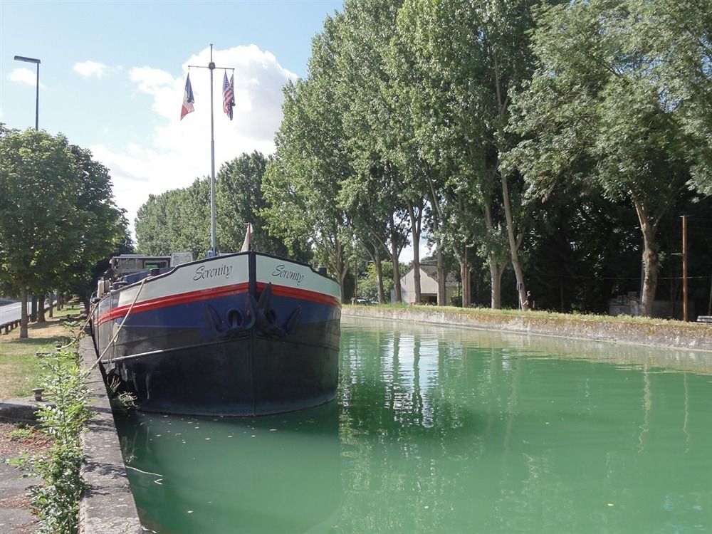 Serenity Barge - last minute hotel in Sillery