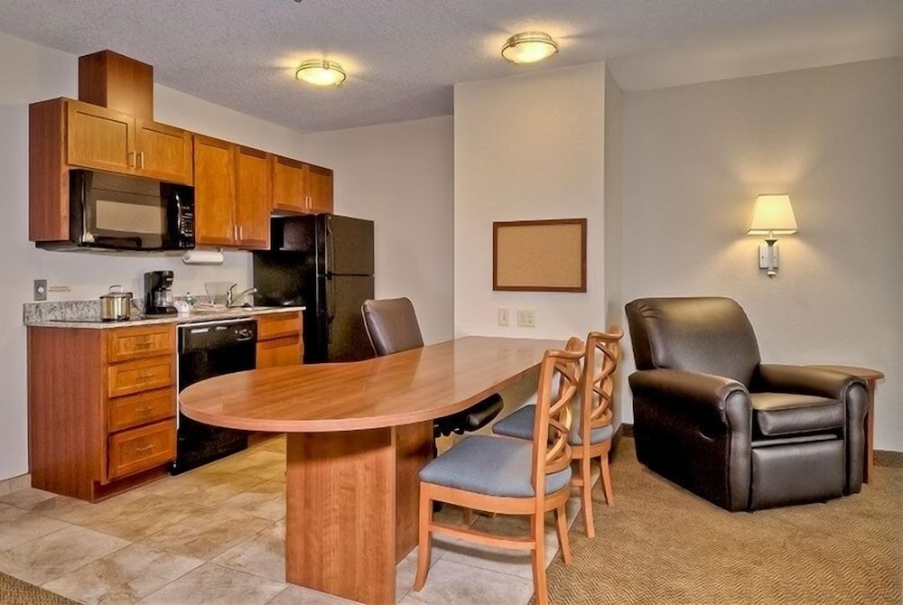 Candlewood Suites Burlington South by IHG - photo 11