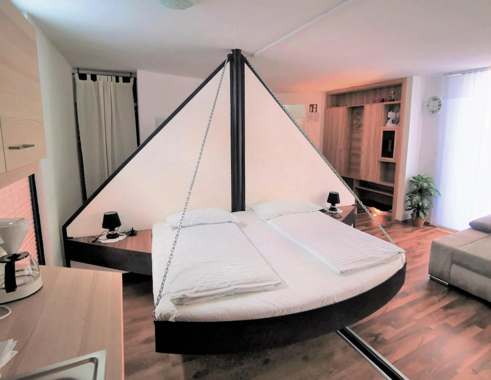 Loft in Gaal Near Ski Slope & Hiking Trails — hotel in Gaal