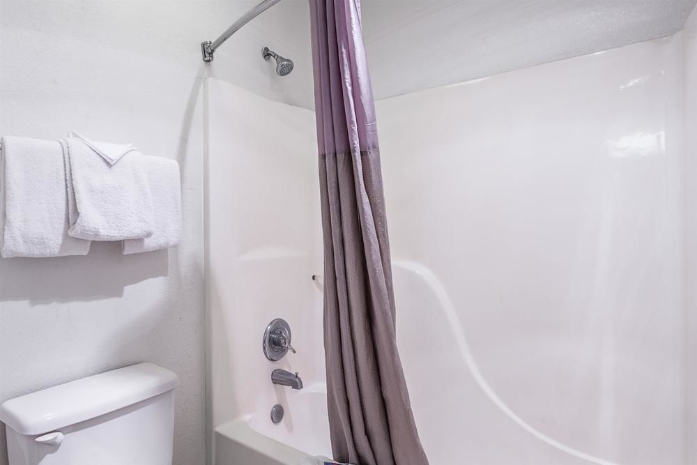 Motel 6 - photo 43