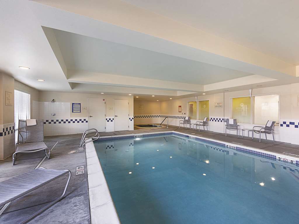 La Quinta Inn & Suites by Wyndham Central Point Medford - photo 13