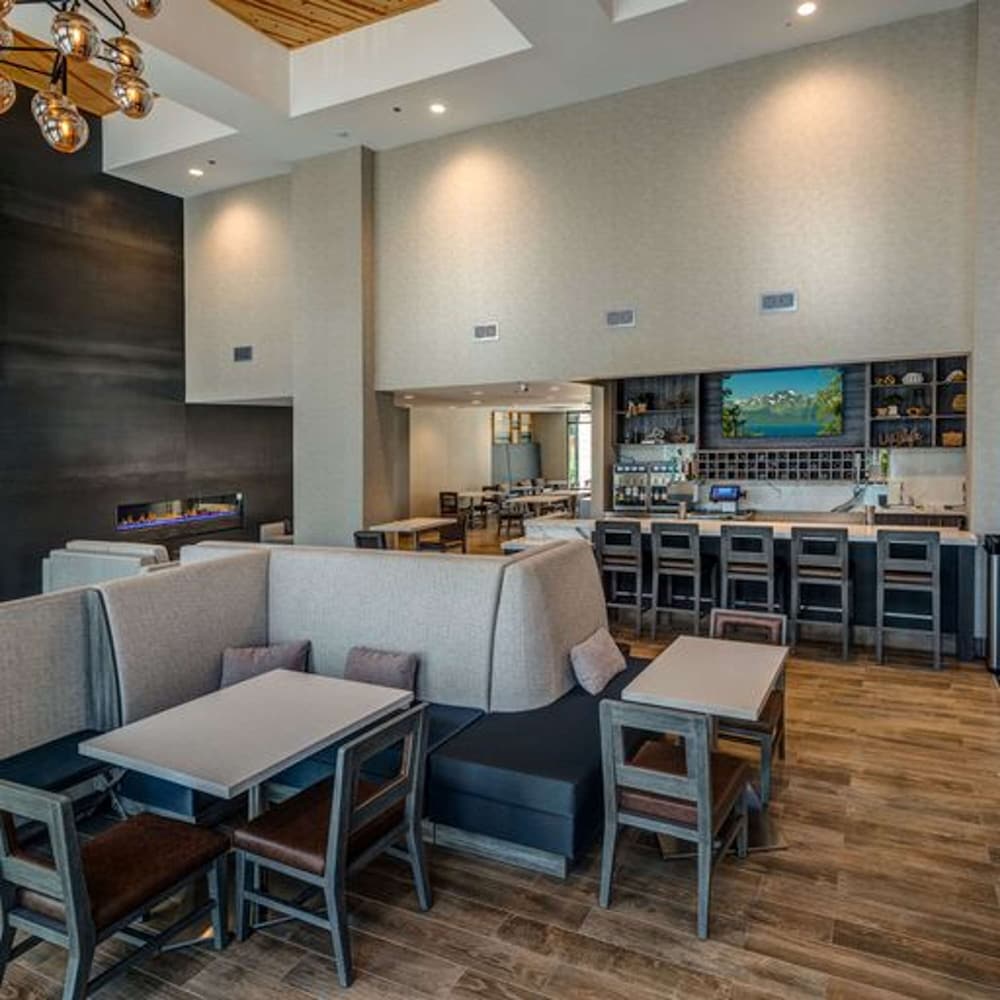 Hampton Inn and Suites South Lake Tahoe - photo 2