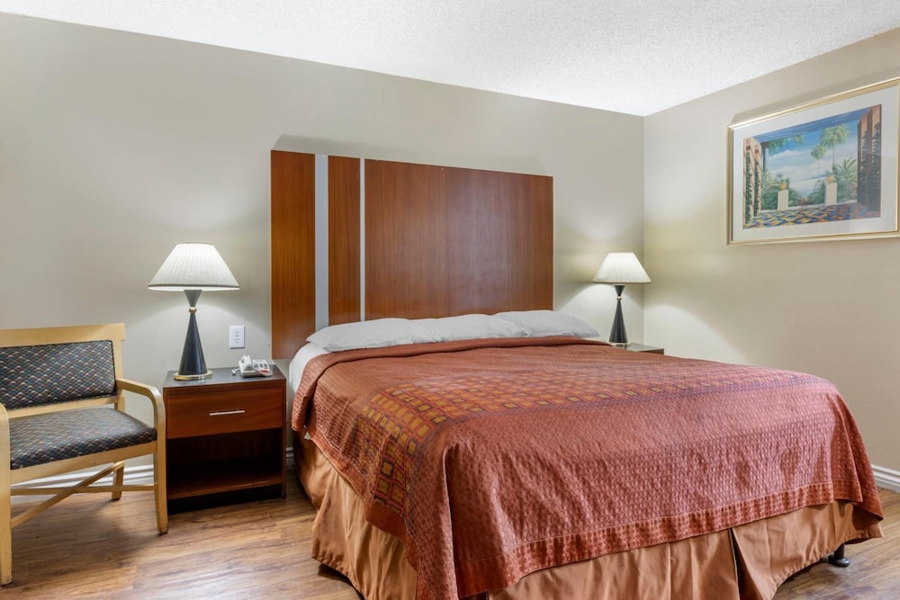 Riverside Inn & Suites - photo 23