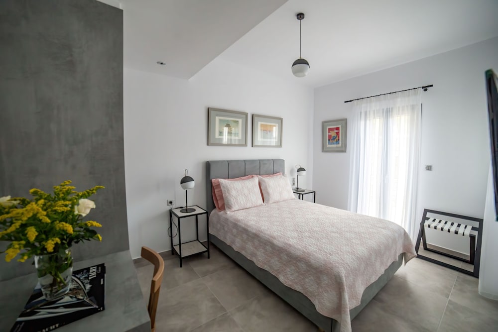 Tsapelas Villas — 4-Star Luxury Hotel in Agios Kirykos, Greece