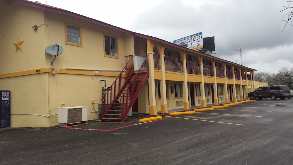 Carefree Inn Flatonia - photo 25