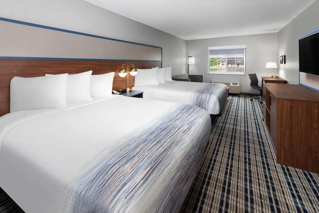 Super 8 by Wyndham Eagle River - photo 17