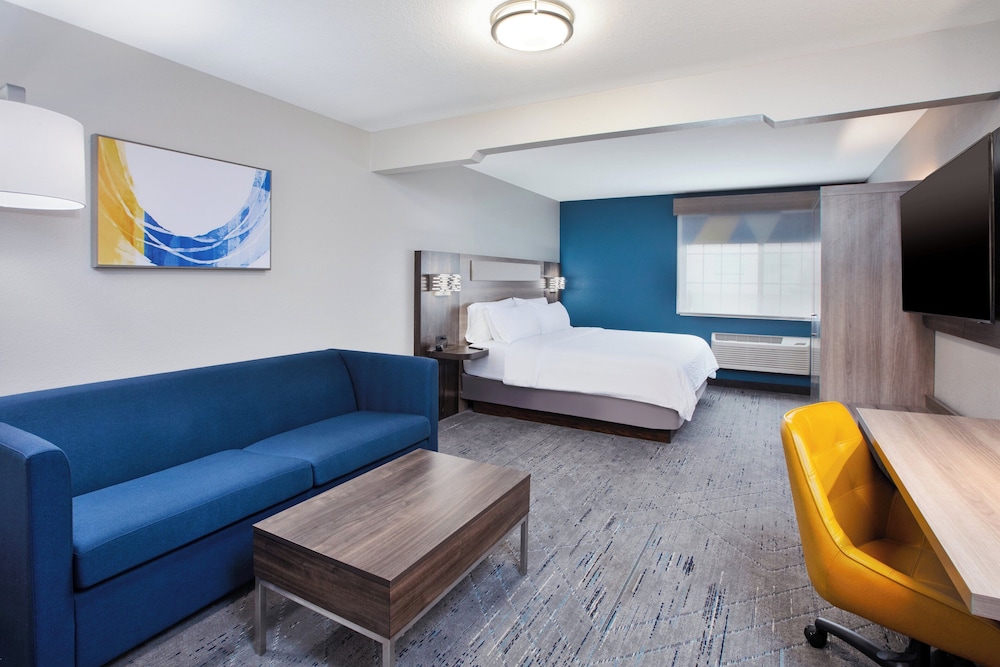 Holiday Inn Express & Suites Wauseon by IHG - photo 18