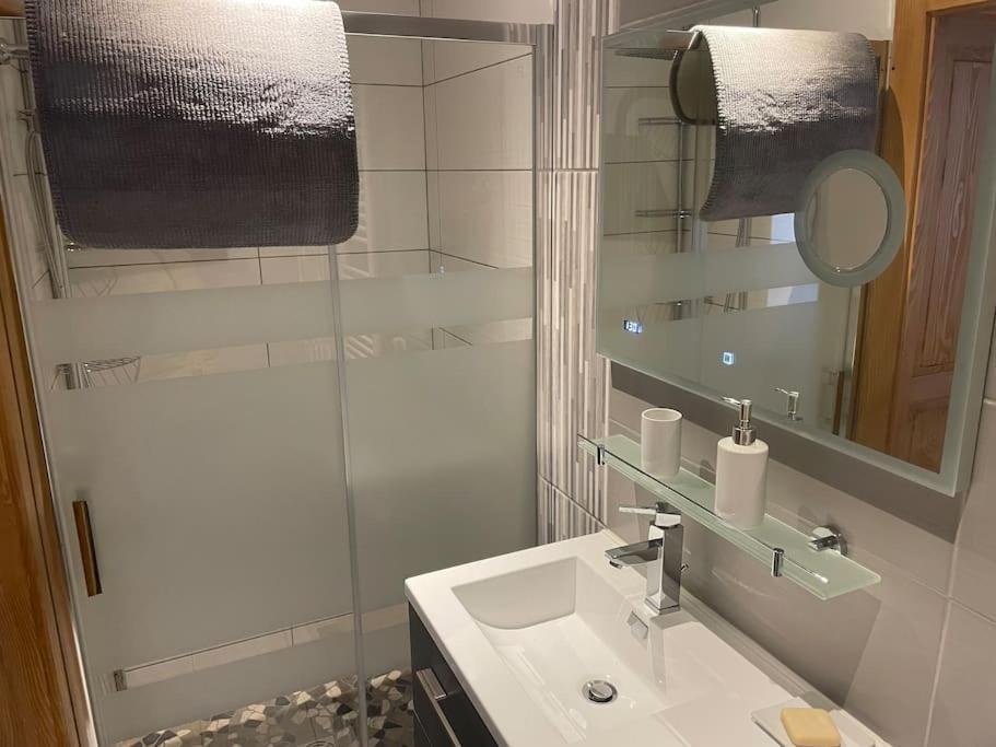 Entre Lac Et Montagne 4 6 Personnes — 4-Star Luxury Hotel in Gerardmer, France