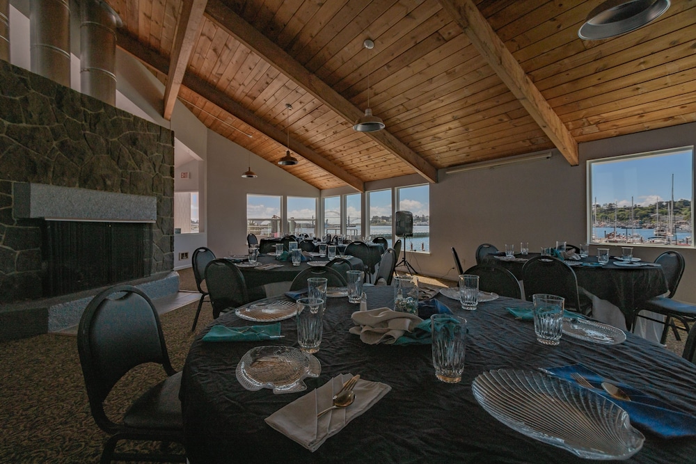 Embarcadero Resort Hotel & Marina - photo 80