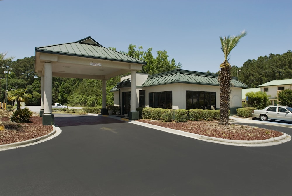 Days Inn by Wyndham Richmond Hill Savannah - photo 13