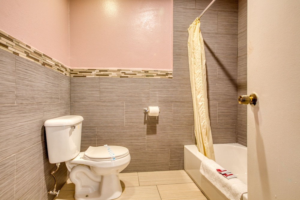 Heritage Inn And Suites - photo 23