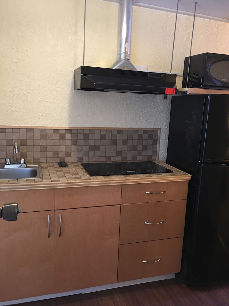 Economy Lodge - photo 3