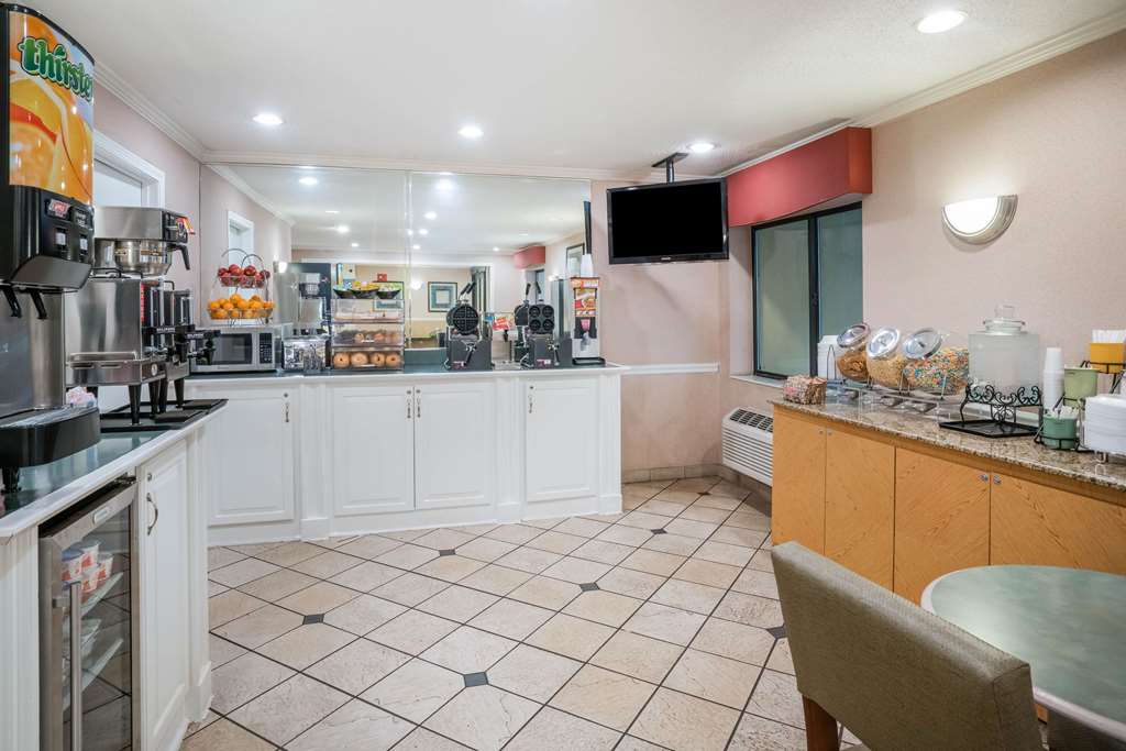 La Quinta Inn & Suites by Wyndham Nashville Franklin - photo 27