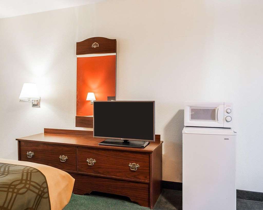 Econo Lodge Jefferson City - photo 16