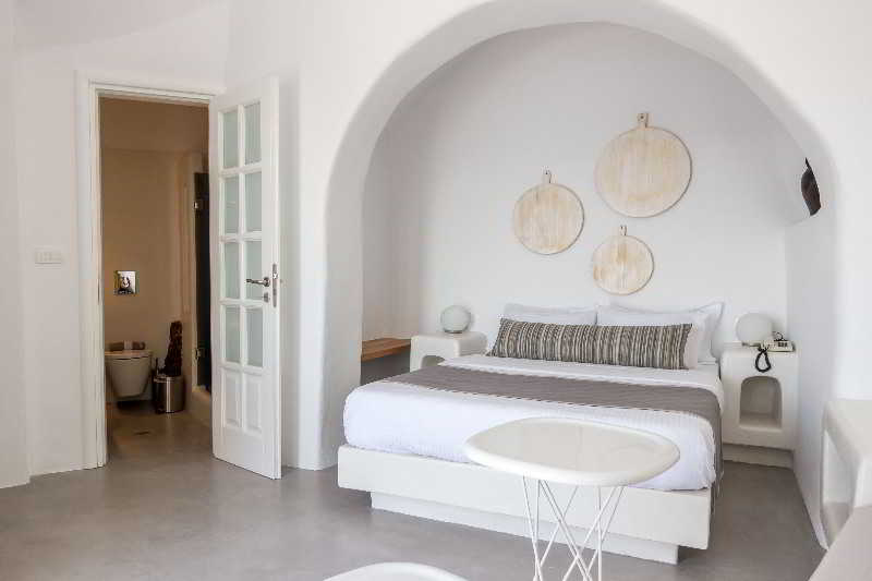 Filotera Suites — 4-Star Luxury Hotel in Oia, Greece