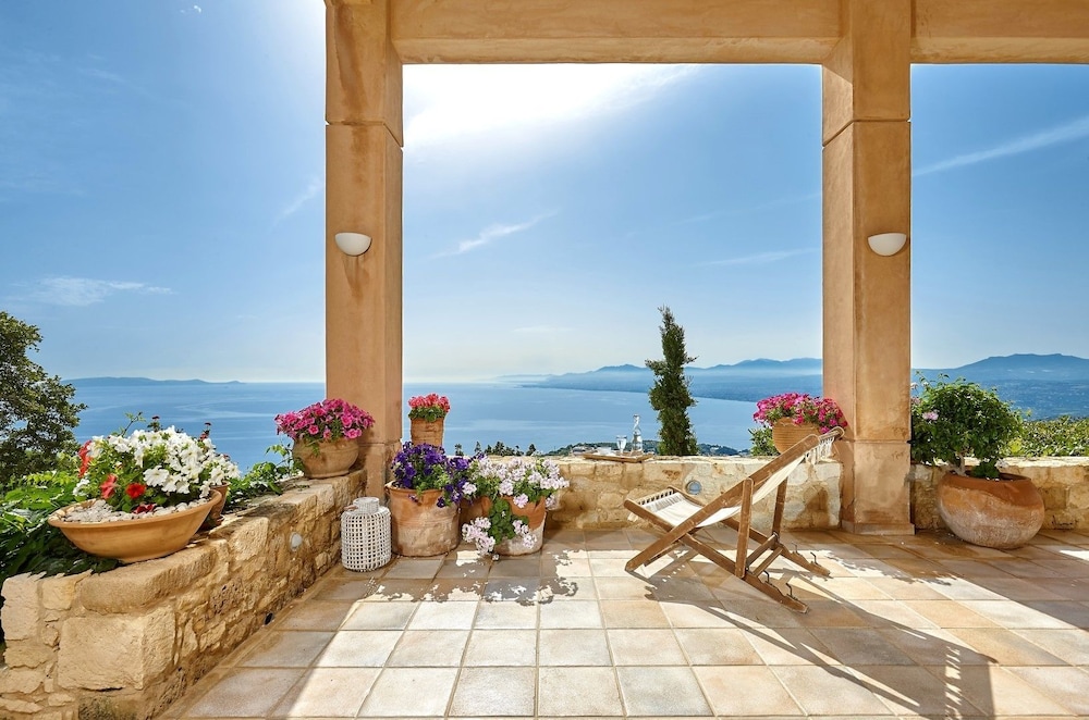 Villa Vollard — 4-Star Luxury Hotel in Irakleion, Greece
