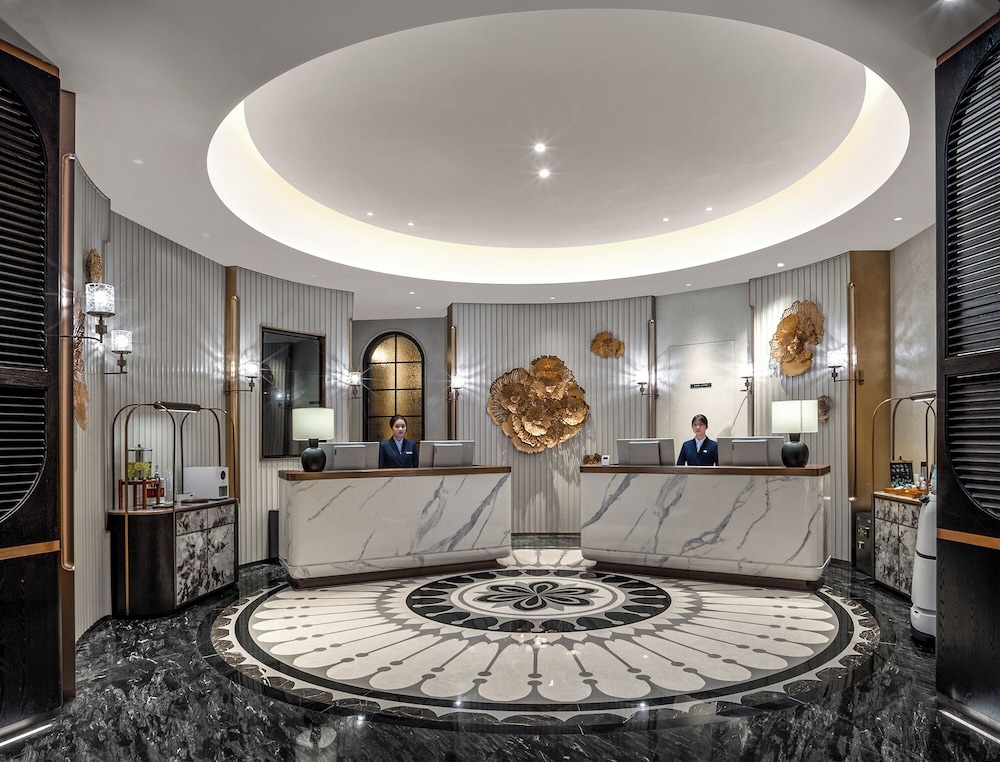Guangzhou Elegant International Hotel Panyu Square Metro Station Branch Free Shuttle Bus to Canton Fair Complex During Canton Fair Period & Free Deliver Service to Guangzhou Baiyun International Airport — 4-Star Luxury Hotel in Guangzhou, People's Republic of China