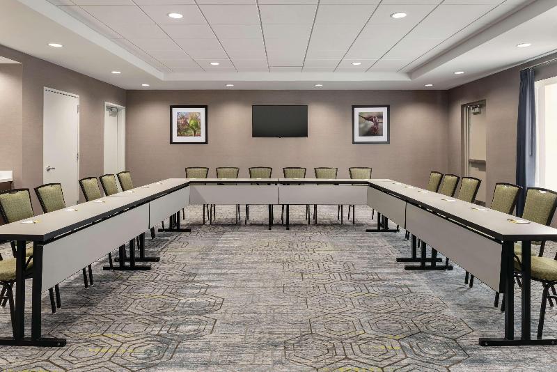 Hampton Inn Brooklyn Park - photo 33