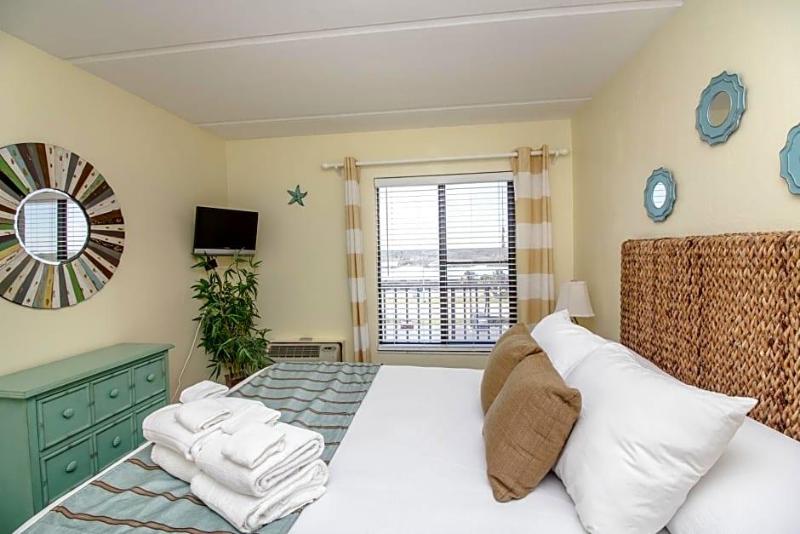 Beacher's Lodge Oceanfront Suites - photo 12