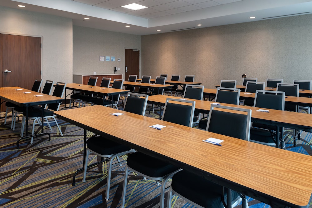 Holiday Inn Express & Suites Romeoville Joliet North by IHG - photo 37