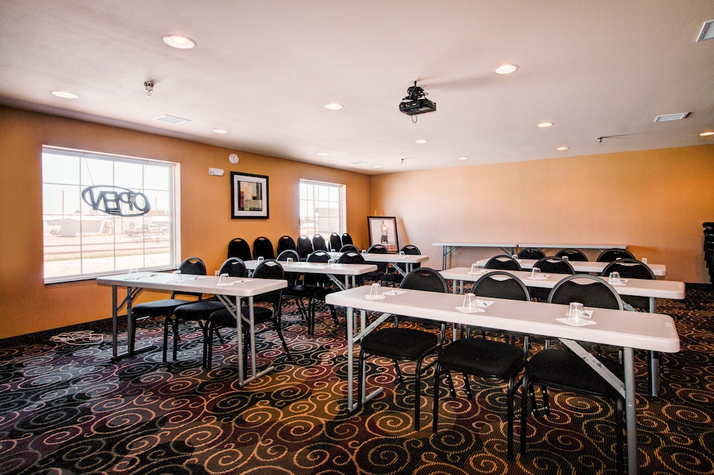 Cobblestone Inn & Suites Eads - photo 42