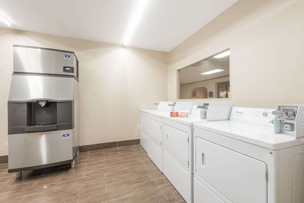 Days Inn by Wyndham San Antonio Splashtown ATT Center - photo 13
