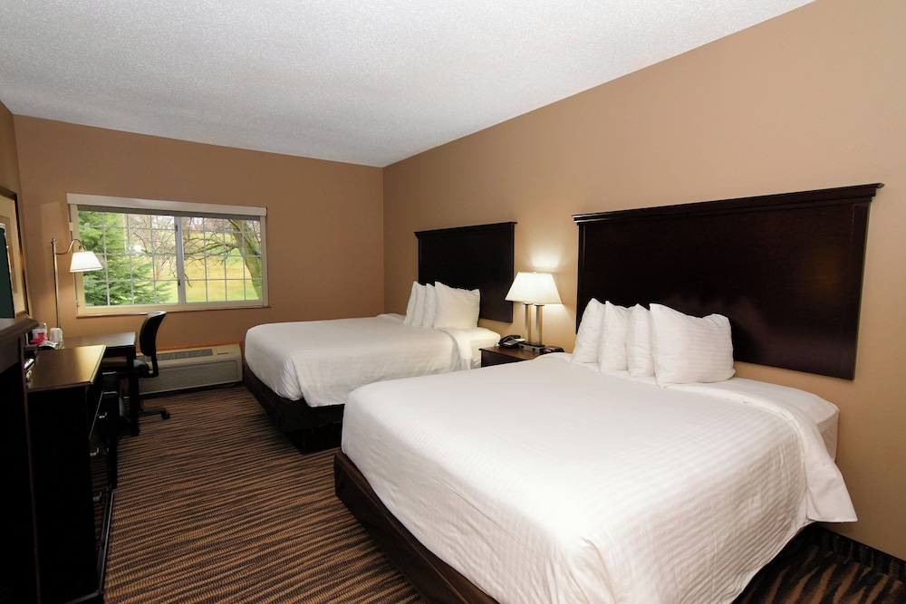 Cobblestone Inn & Suites Denison Majestic Hills - photo 43