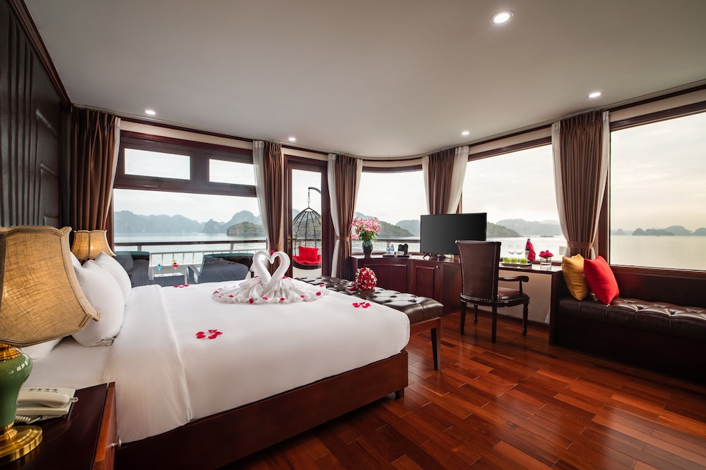 Dora Cruise by HAG — 5-Star Luxury Hotel in Ha Long, Vietnam