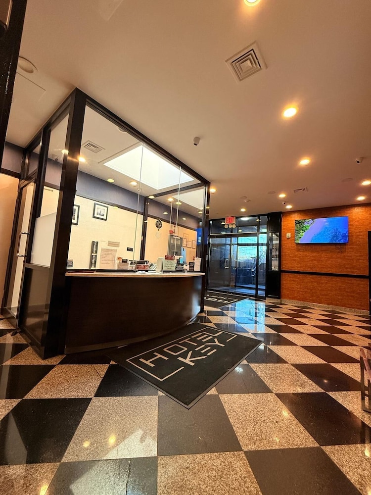 Hotel Key LaGuardia Airport - photo 16