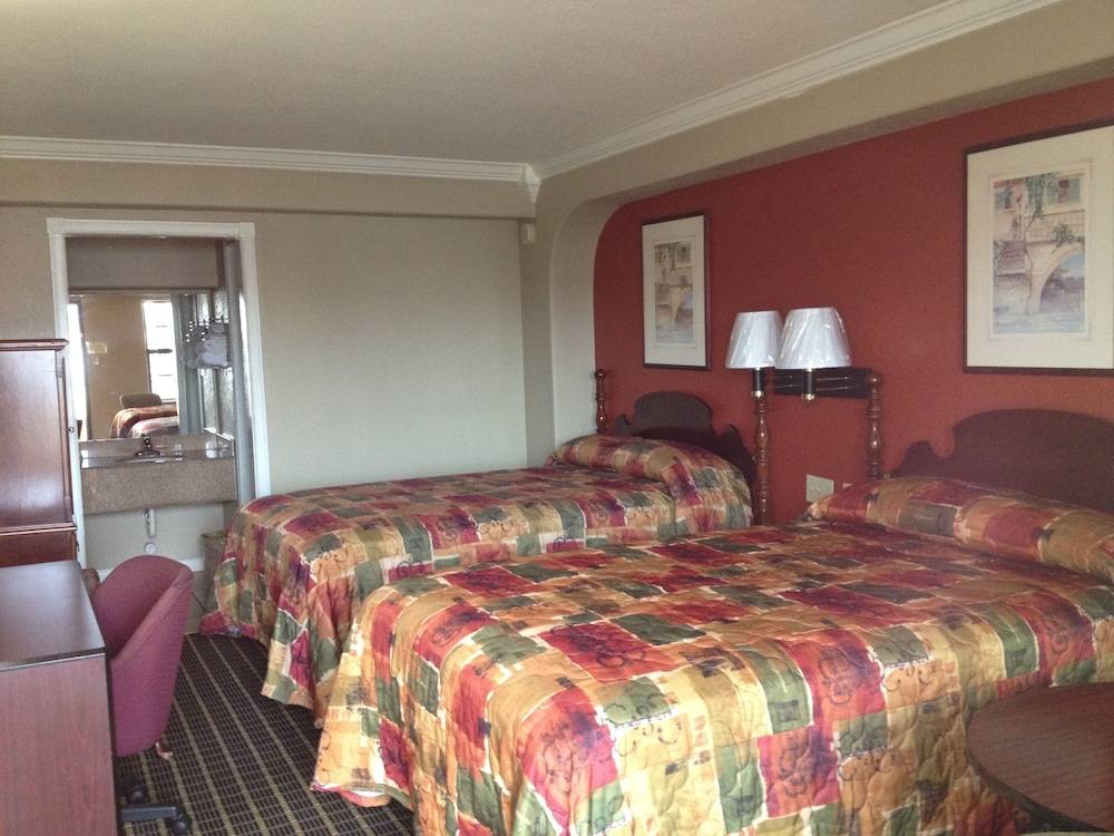 Economy Inn - photo 2