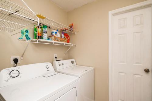 9th Street Sandy Feet by Oak Island Accommodations - photo 2