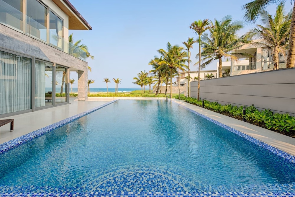 Emblem Sea 4 Bedroom Villas — 5-Star Luxury Hotel in Da Nang, Vietnam