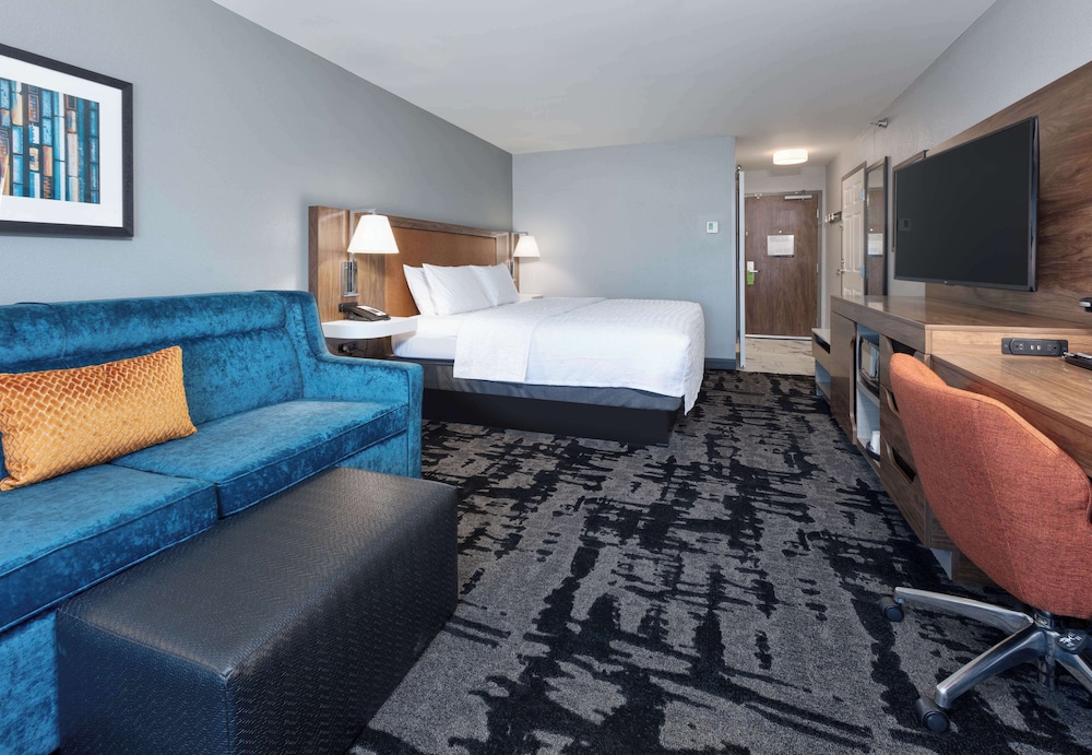Hampton Inn Norfolk - photo 10