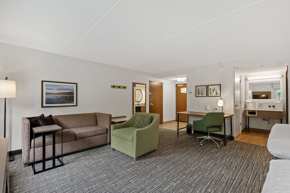 Hampton Inn & Suites Lake George - photo 50