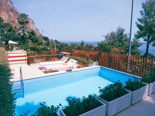 Sea apartment & pool 2 — 4-Star Luxury Hotel in Palermo, Italy