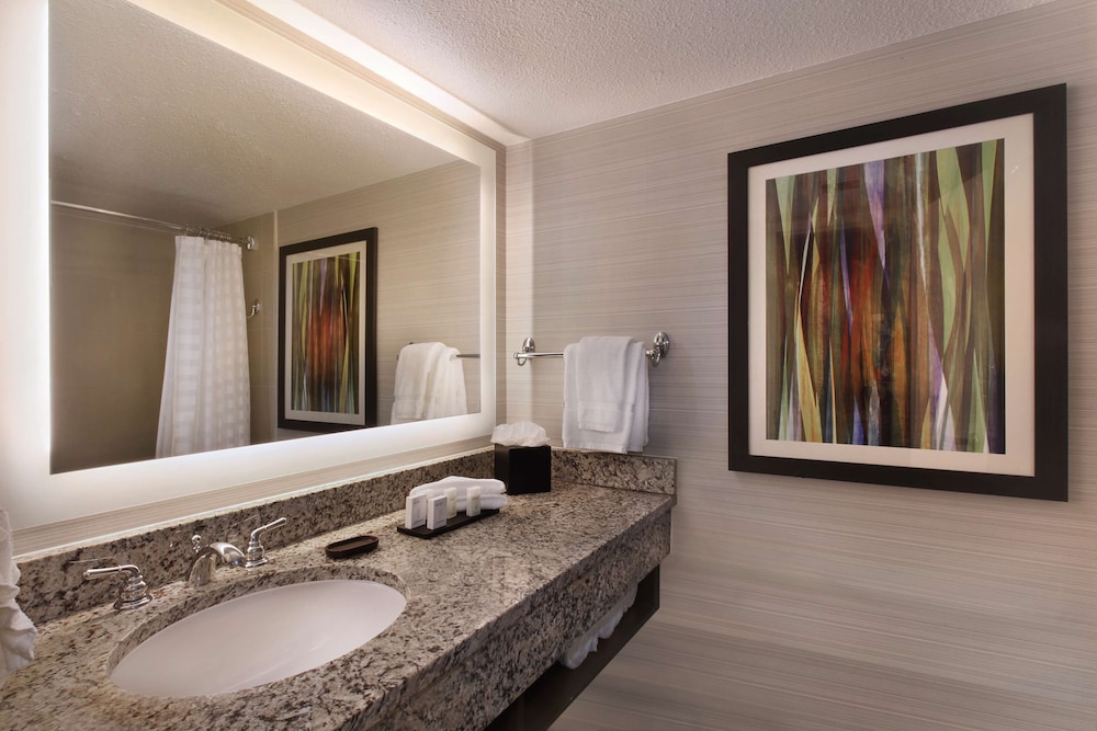 Embassy Suites by Hilton Palm Desert - photo 12
