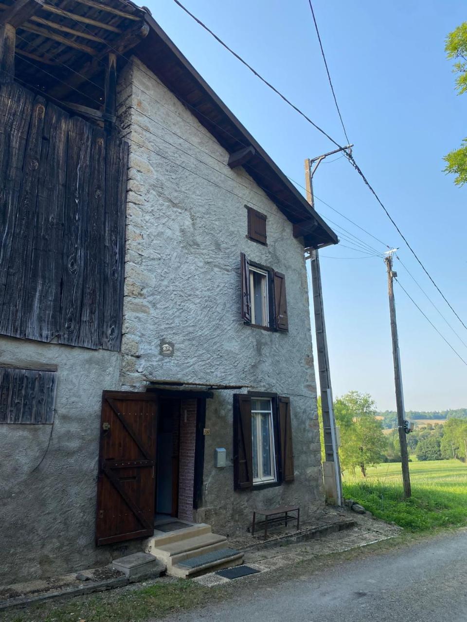 Petit Coin de Paradis a 10 Min de St Girons pet-friendly hotel Montjoie-En-Couserans