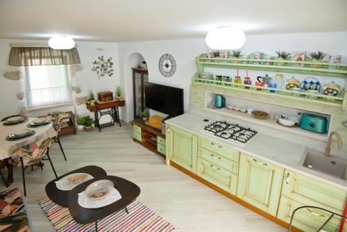 Apartment Sanjin More Antique — 4-Star Luxury Hotel in Baska, Croatia
