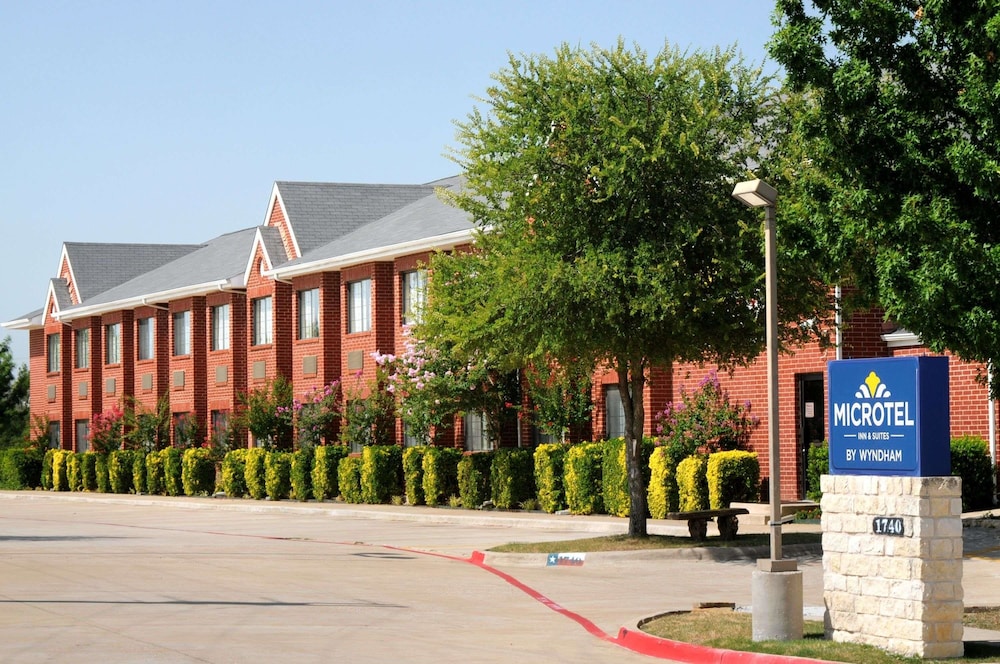 Travelodge by Wyndham Arlington Dallas Area - photo 22