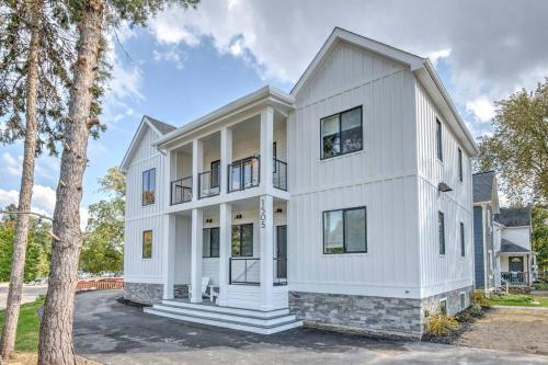 Amazing Spacious Home in AA Steps to Big House — 4-Star Luxury Hotel in Ann Arbor, United States