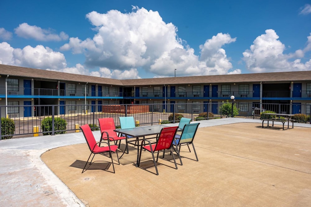 American Inn & Suites Russellville - photo 30