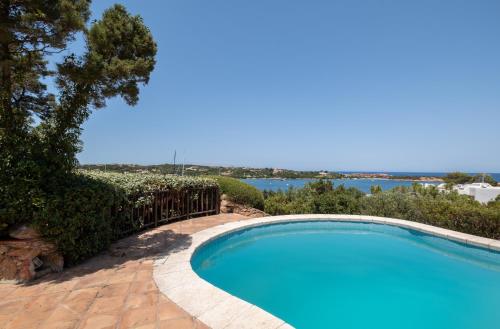 Porto Cervo Centro Villa Con Piscina E Privacy E Vista — 4-Star Luxury Hotel in Porto Cervo, Italy