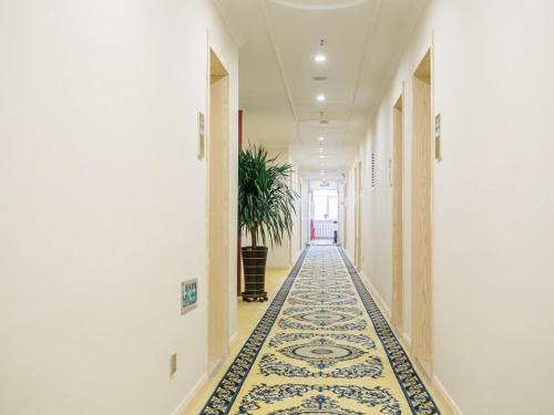 Vienna Classic Hotel Mudanjiang Railway Station in Mudanjiang, People's Republic of China