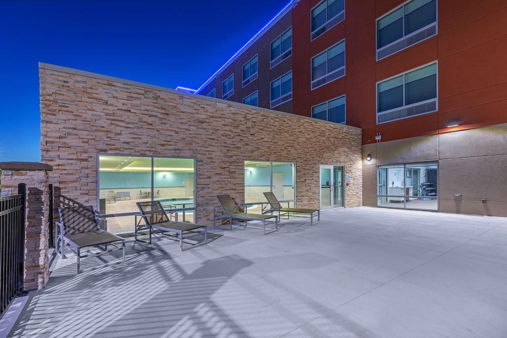 Holiday Inn Express & Suites Parsons by IHG - photo 11