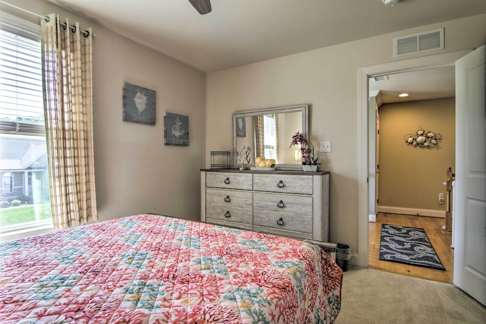 Resort Amenities & Screened Porch: Ocean View Home - photo 10